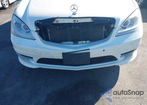 2012 Mercedes-Benz S 550 z USA, uszkodzony, nr VIN WDDNG7DB3CA477676